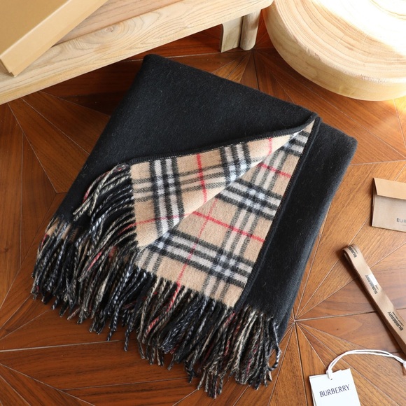 Burberry outer cape - Picture 2 of 8